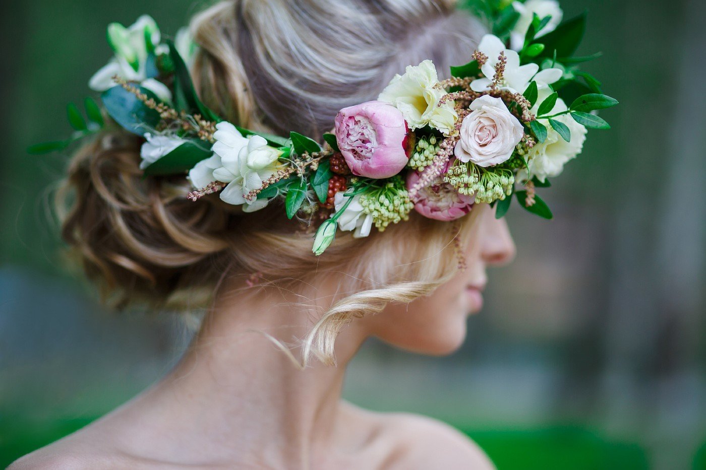 Свадебные венки из живых цветов для невесты